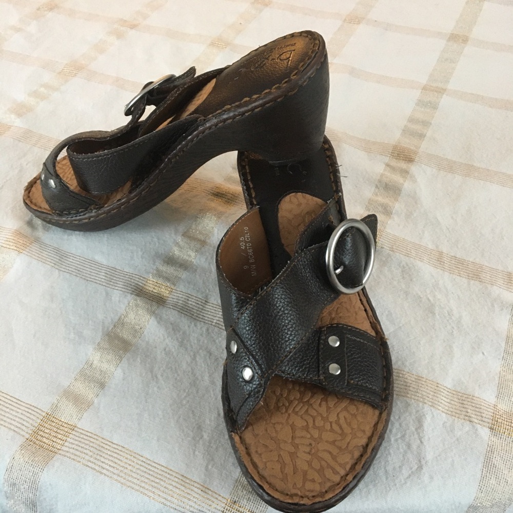 🎁2/$12  B. O. C 9 M/W BORN CONCEPT DARK BROWN SILVER & TAN SANDALS - Picture 3 of 8